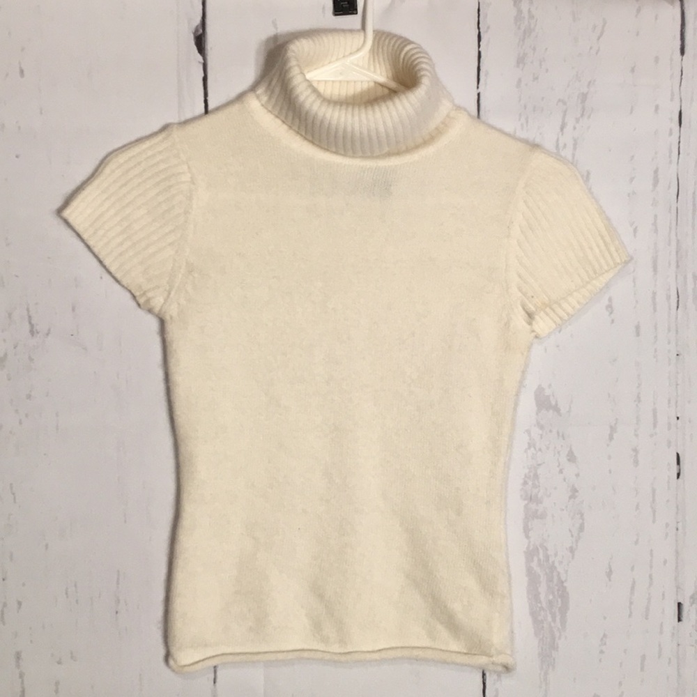 Short sleeved sweater